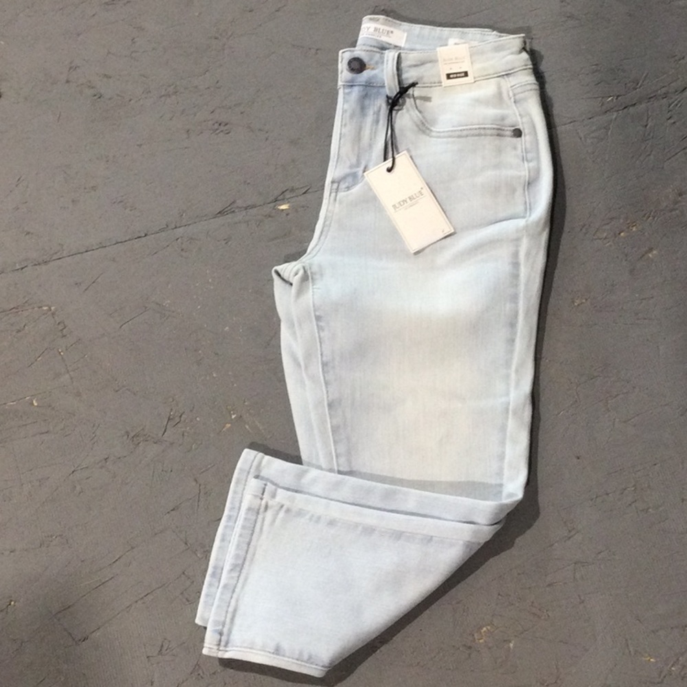 NWT Judy Blue mid waisted capri pants